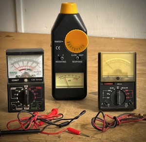 lot 33 image: Vintage Micronta 8-Range L &nbsp22-212 (2000 OHMS VOLT) Multimeter, Comet CM-1015B &nbspMultimeter, &amp Velleman AVM 2050 Decible Meter