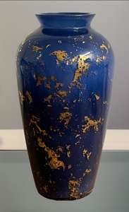 lot 41 image: Cobalt Blue Cased Murano Art Glass Hand Blown Vase w Gold Flecks