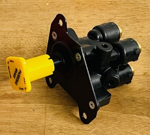 lot 34 image: Brianna Auto Parts - PP-DC PushPull Air Parking Brake Dash Hand Control Valve