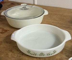 lot 67 image: 1960-69 Glasbake Green Daisy Primrose Dream 9 Round Cake Pan Baking Dish &amp Vintage Oven Proof Casserole Dish 438 2 Qt.&nbsp