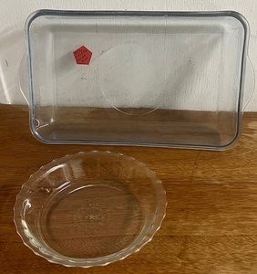 lot 70 image: Vintage PYREX Fluted Glass Pie  Tart Plate 206 A-14 &ampVintage Fire King Blue Philbe 10 Casserole Dish
