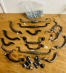 lot 78 image: Large Lot of Cabinet &amp Drawer Pulls