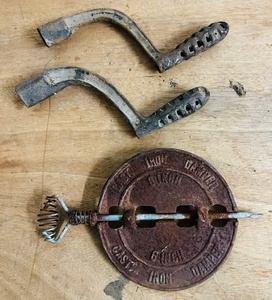 lot 106 image: PAIR OF ANTIQUEVINTAGE STOVE CRANK HANDLES &amp 6-inch CAST IRON DAMPER