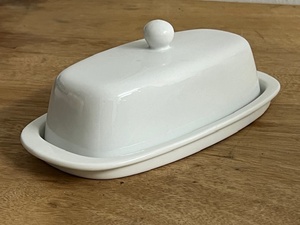 lot 138 image: Better Homes &amp Gardens Covered Butter Dish Solid White Color