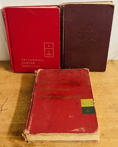 lot 199 image: Encyclopedias from 1956, 1961, &amp 1975