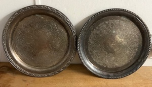 lot 164 image: Vintage Wm. (WM) Rogers Silverplated 12.25 Serving TrayRound Platter&amp Vintage Oneida USA Silver Plated 12 Round Serving Tray