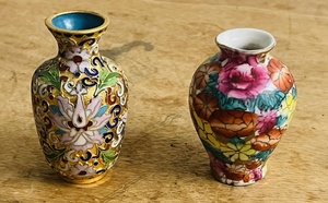 lot 167 image: Miniature Cloisonne Enamel Vase with Pink Chrysanthemum Flower &amp 1920s Chinese Flower Vase