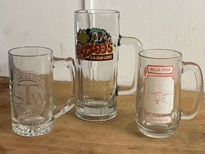 lot 265 image: Three (3) Collectible Glass Mugs - Including Razoos Cajun Cafe &amp SWT Agricultural Department&nbsp