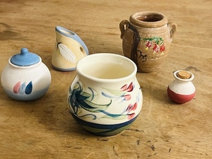 lot 305 image: Gail Pittman Signed Sugar Bowl, Vintage Small 3 Pink, Blue, & White Ceramic Spice Jar or Bowl, Along With Three Other Pieces With Southwestern Flair