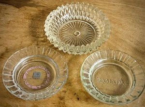 lot 307 image: Vintage MCM Clear Crystal Sawtooth Bowl CandyTrinket Dish