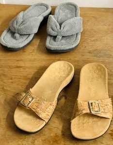 lot 312 image: Two (2) Pairs of Vionic Sandals WOrtho Heel Technology - Size 7