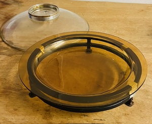 lot 324 image: Vintage Amber Glass Covered Pie DishServing Dish WStand