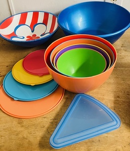 lot 326 image: Tupperware Type Nesting Bowls, Pizza Slice Container,  & Two (2) Other Serving Bowls