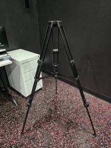lot 49 image: Magnus VT-4000 Tripod