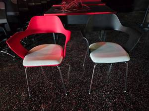 lot 67 image: RedWhiteChrome & BlackWhiteChrome Molded Back Arm Chairs