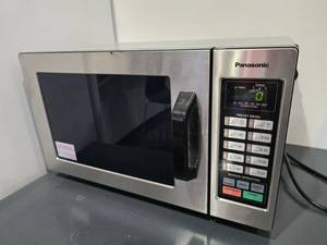 lot 117 image: Panasonic Commercial Microwave oven, Model NE-1054F
