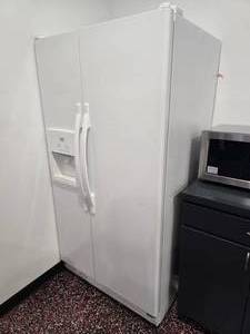 lot 118 image: Estate TS25AFXKQ04 Side-by-Side Refrigerator