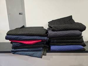 lot 122 image: Lot of 12 Moving Blankets