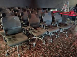 lot 62 image: Lot of 4 Rolling Office Chairs (Bid is times the quantity of 4)