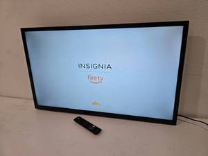 lot 186 image: Insignia 32 Class F20 Series LED HD Smart Fire TV, Model NS-32DF310NA19