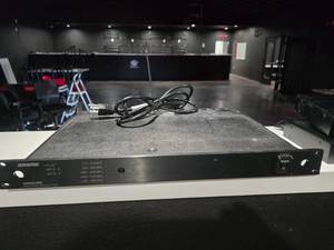 lot 219 image: Shure UA845UWB Antenna Distribution System