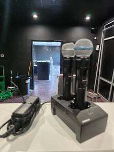 lot 225 image: Lot of 2 Shure Wireless Microhones (SM58 & Beta 58A) w Shure 2-Bay Charger (Bid is times the quantity of 2)