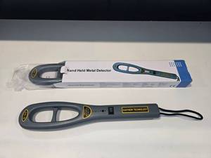 lot 238 image: Lot of 2 Metal Detectors