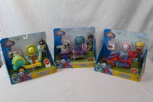 lot 31 image: 3 unopened dino ranch toys