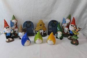 lot 53 image: Garden decor