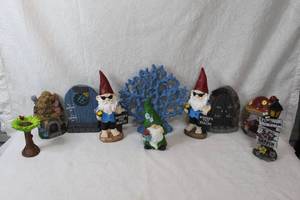 lot 63 image: Garden decor