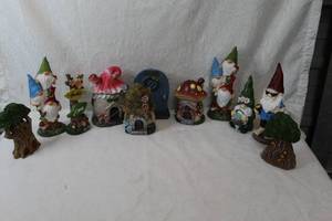 lot 64 image: Garden decor