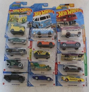 lot 78 image: Hot Wheels theres 15