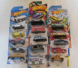 lot 81 image: Hot Wheels theres 15