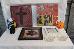 lot 209 image: Home decor lot