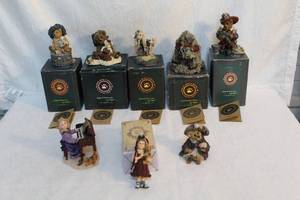 lot 210 image: Lot of boyds bears and friends