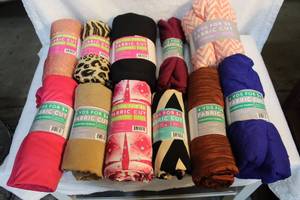 lot 116 image: Lot of fabric
