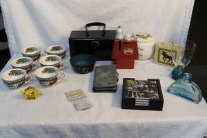 lot 119 image: Mixed lot with 6 tea cups hard case hand bag Snoopy piggy bank trinket canister with butterfly and much more see pictures