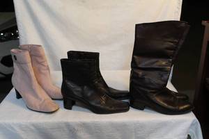 lot 123 image: Lot of boots size 9