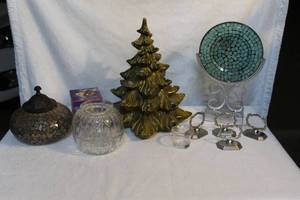 lot 219 image: Mixed lot Southern Living at Home napkin rings,Mosaic Amber Glass Decorative Bowl Mosaic Cracked Glass With Lid,Vintage Homco Clear Glass Globe Fairy Lamp Light Candle Holder and more see pictures