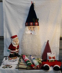 lot 11 image: Christmas lot