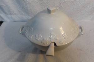 lot 134 image: Tureens are large, covered serving dishes used for serving soups or stews. Made by pottery Barn and made in Italy