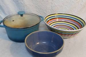 lot 135 image: Hand painted pier 1 impacts bowl and stoneware bowls and a 5 qt crockpot pan with lid