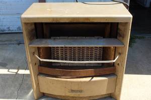 lot 137 image: Dearborn gas heater