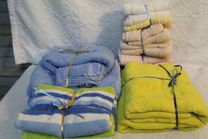 lot 140 image: Bath towels and washcloths
