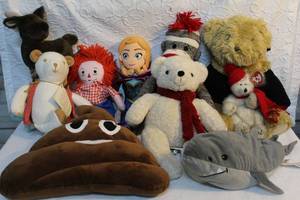 lot 142 image: Lot of plushies