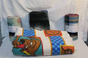lot 179 image: Scooby-Doo blanket and three throws