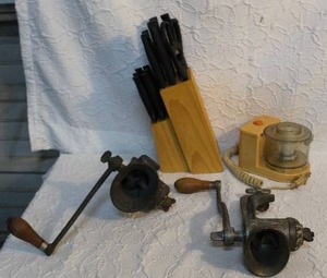 lot 170 image: Electric chopper and kitchen knife block set and 2 vintage Universal brand hand-crank meat grinder.