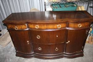 lot 147 image: Dresser with side cabinets on each side
