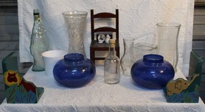 lot 161 image: Mixed lot small wood chair,book ends, vases, and more see pictures