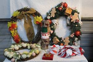 lot 227 image: wreaths and ribbons and more see pictures
